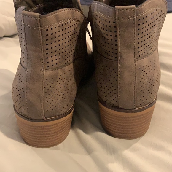 Madden girl booties size 9 - Picture 4 of 6